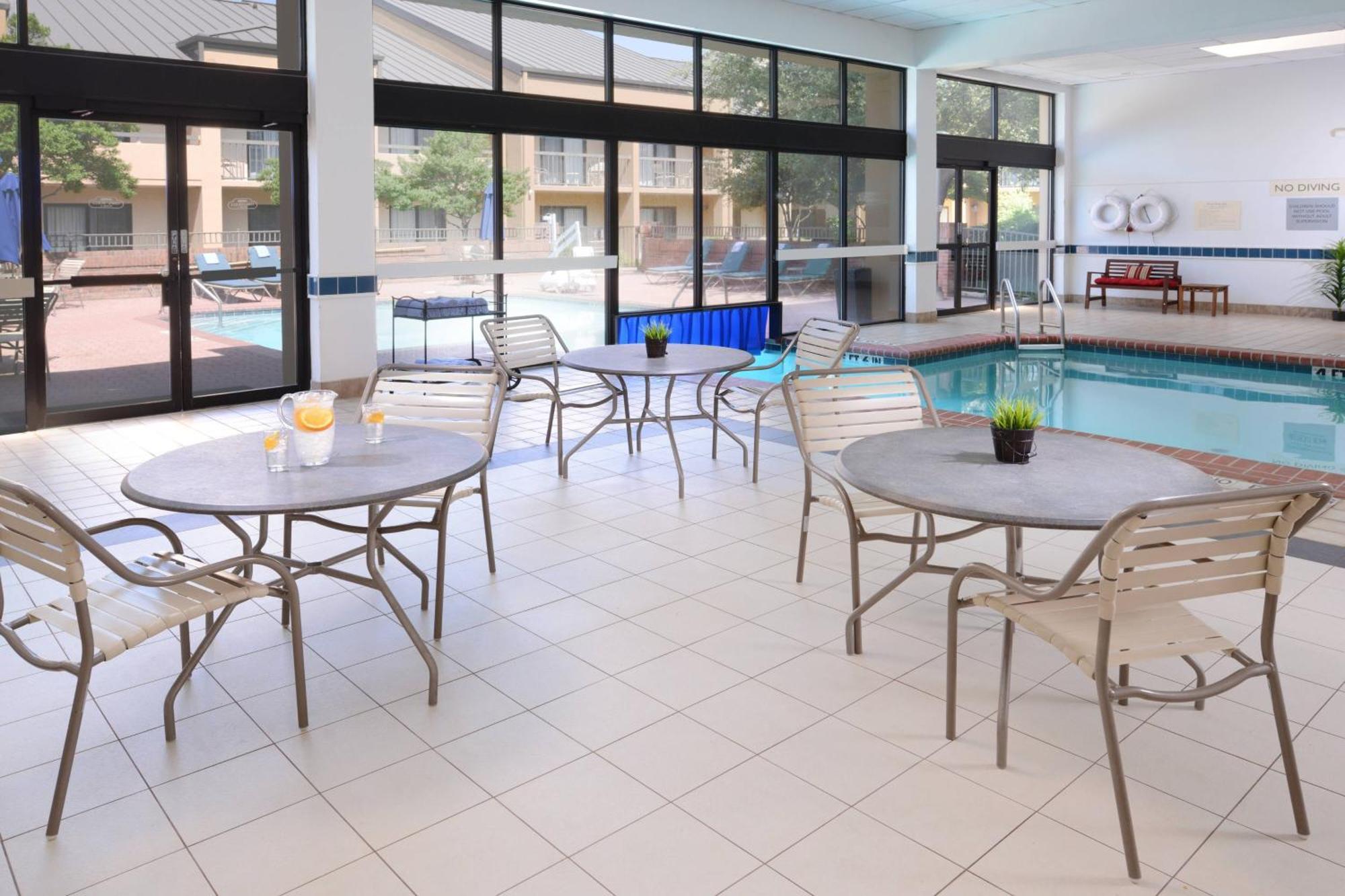 Courtyard Dallas Las Colinas Ірвінг Екстер'єр фото